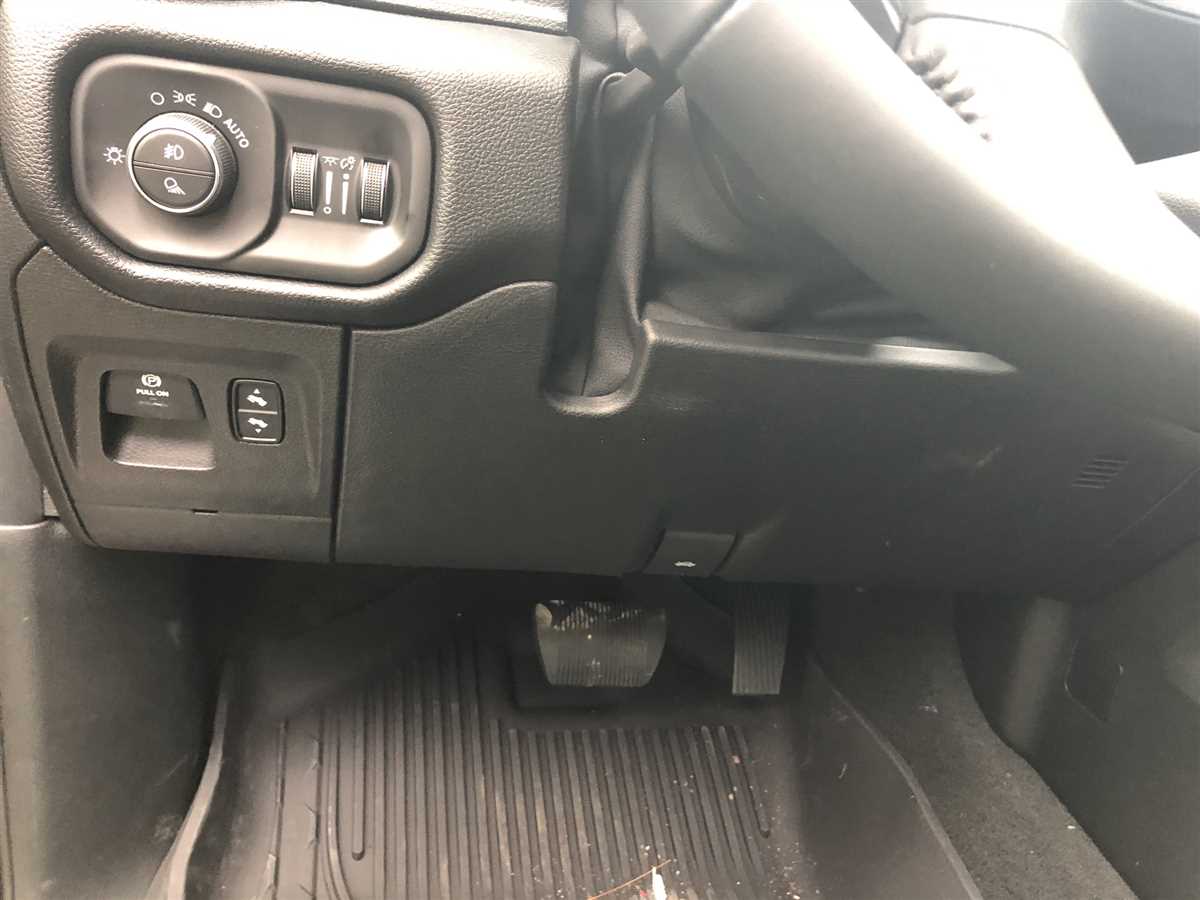 Intricate Diagram Unveils Interior Fuse Box Layout for 2008 Dodge Ram 1500 2008 dodge ram 1500 interior fuse box diagram