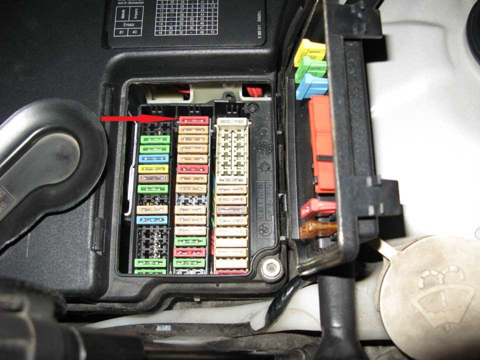 Electrical Panel Layout for a 1995 BMW 525i Vehicle 1995 bmw 525i fuse box diagram