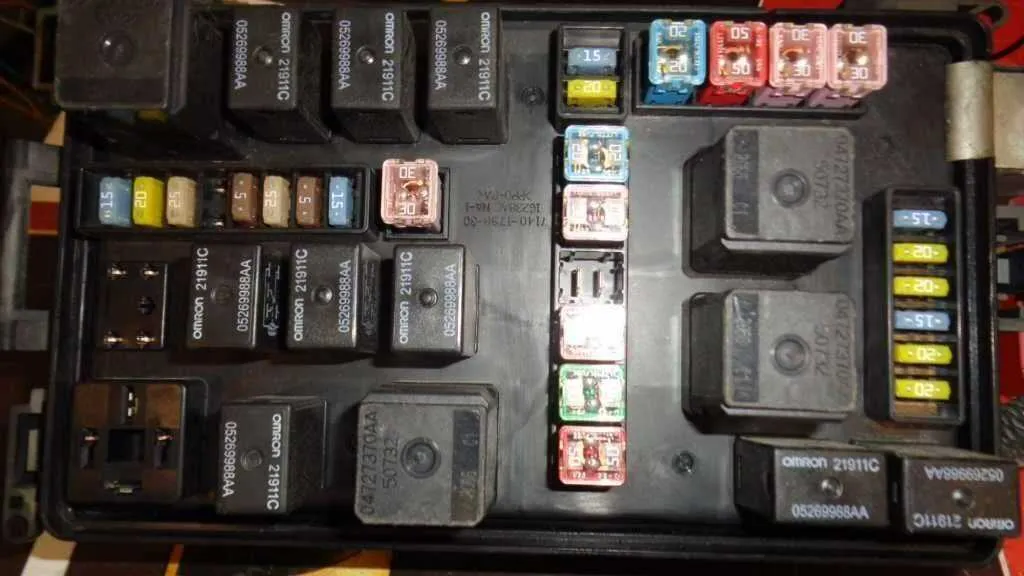 fuse box diagram for 2006 dodge charger